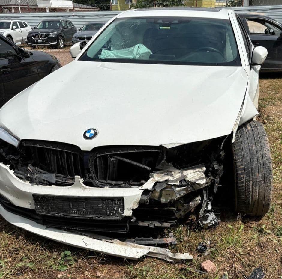 BMW 5 Serisi, ön hasarlı